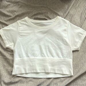 AEIRE WHITE CROP TOP